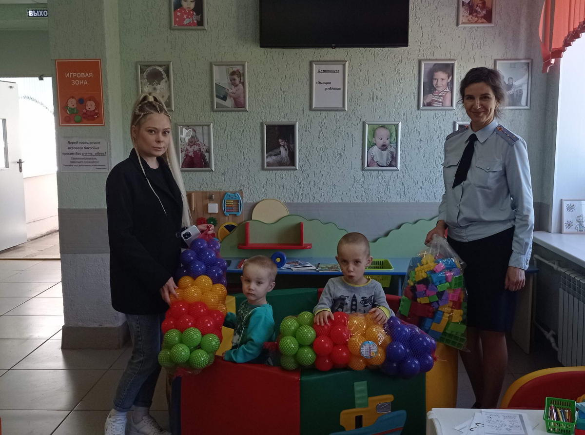 Фото предоставлено ОМВД. Теперь малышам будет веселее дожидаться приема к врачу.